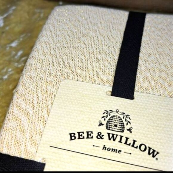 CLEARANCE****Bee & Willow Table Rinner and napkins in Vanilla Ice Gold - Picture 1 of 13